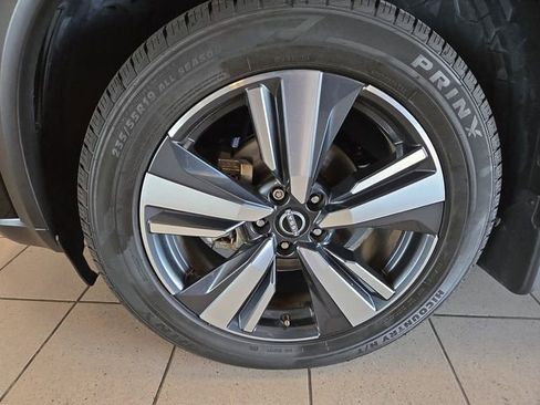 Used 2023 Nissan Rogue SL w/ SL Premium Package image 10