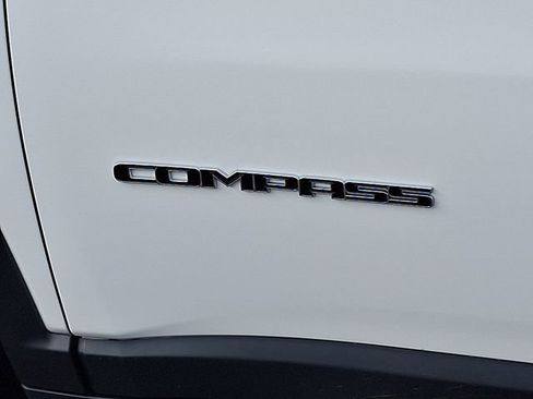 Used 2022 Jeep Compass Latitude AWD/4WD image 27