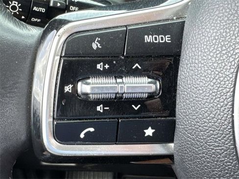 Used 2023 Kia Carnival SX Prestige image 33