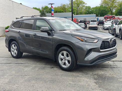 Used 2023 Toyota Highlander L AWD/4WD image 2