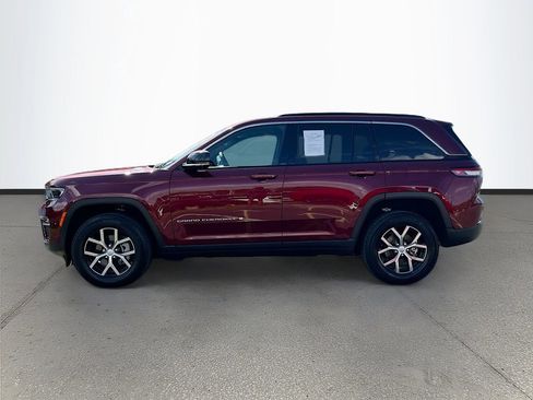 Used 2025 Jeep Grand Cherokee Limited w/ Luxury Tech Group II AWD/4WD image 4