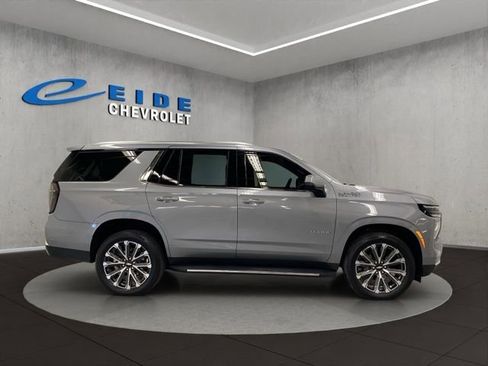 Used 2025 Chevrolet Tahoe High Country AWD/4WD image 2