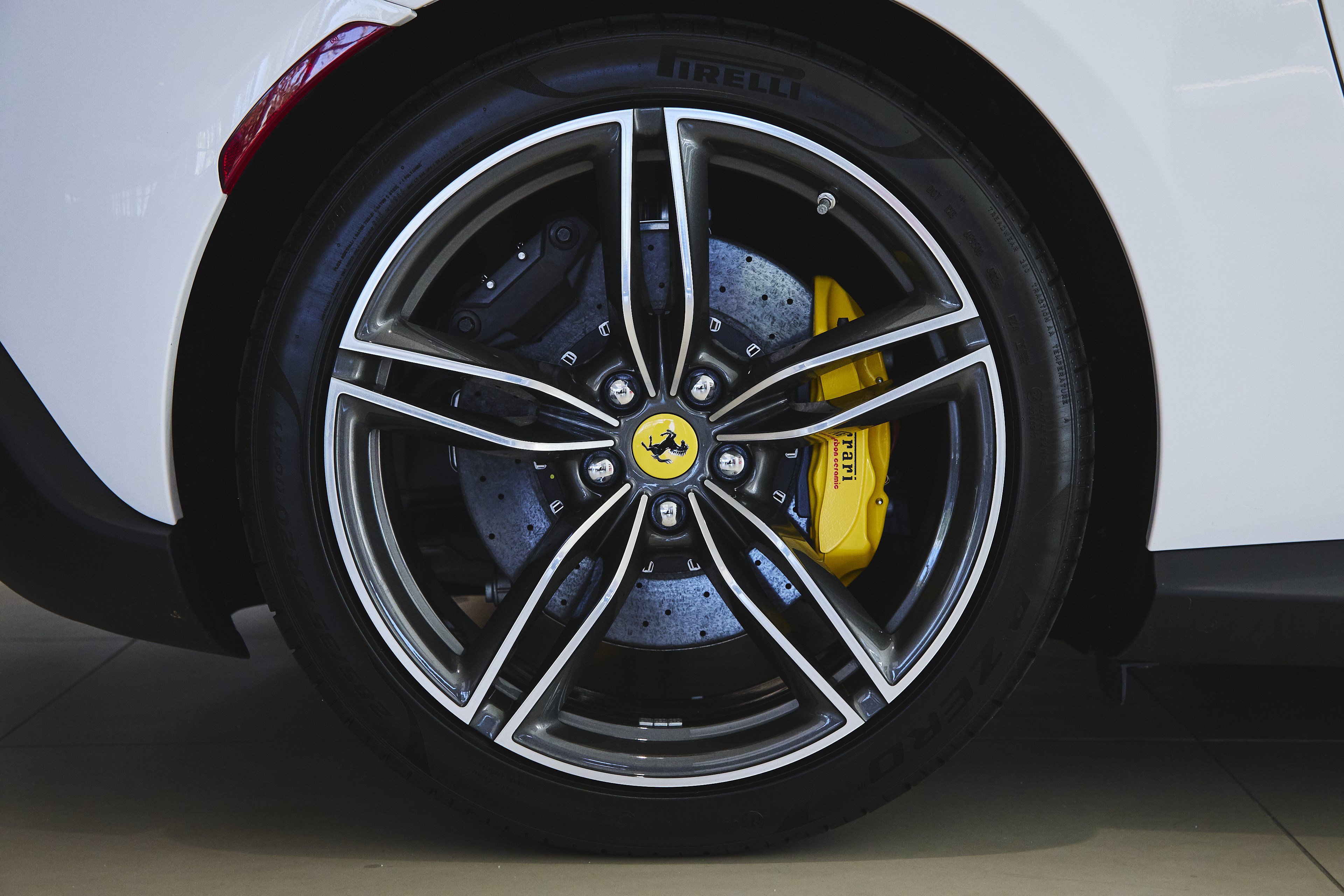 Used 2024 Ferrari Roma Spider RWD image 45