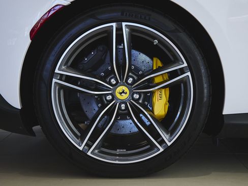 Used 2024 Ferrari Roma Spider image 45