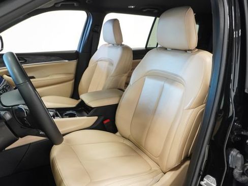 Used 2025 Jeep Grand Cherokee L Limited AWD/4WD image 6