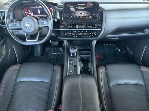 Used 2023 Nissan Pathfinder Platinum FWD image 12