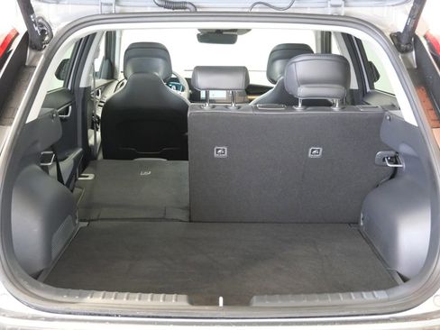 Used 2023 Kia Niro SX Touring image 28