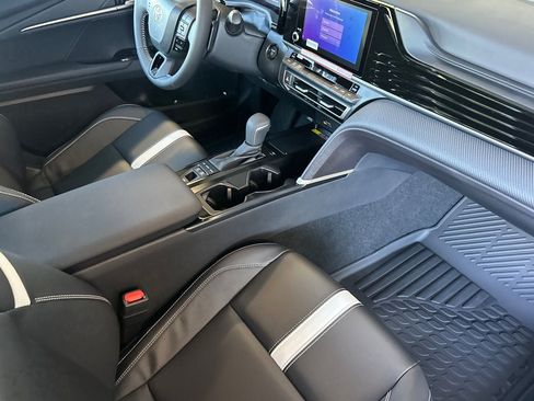 New 2026 Toyota Camry Hybrid AWD/4WD image 18