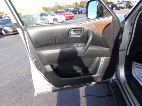 Used 2015 INFINITI QX80 4WD w/ Driver's Assistance Package image 8