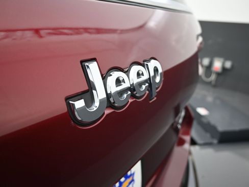 Used 2022 Jeep Grand Cherokee L Limited image 41