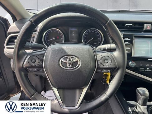 Used 2020 Toyota Camry SE FWD image 12