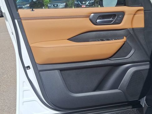 New 2026 Nissan Armada SL w/ Captain's Chari Seat Package AWD/4WD image 10