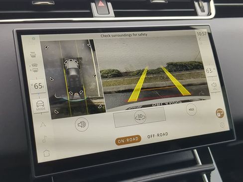 Certified 2025 Land Rover Range Rover Evoque Dynamic SE image 32