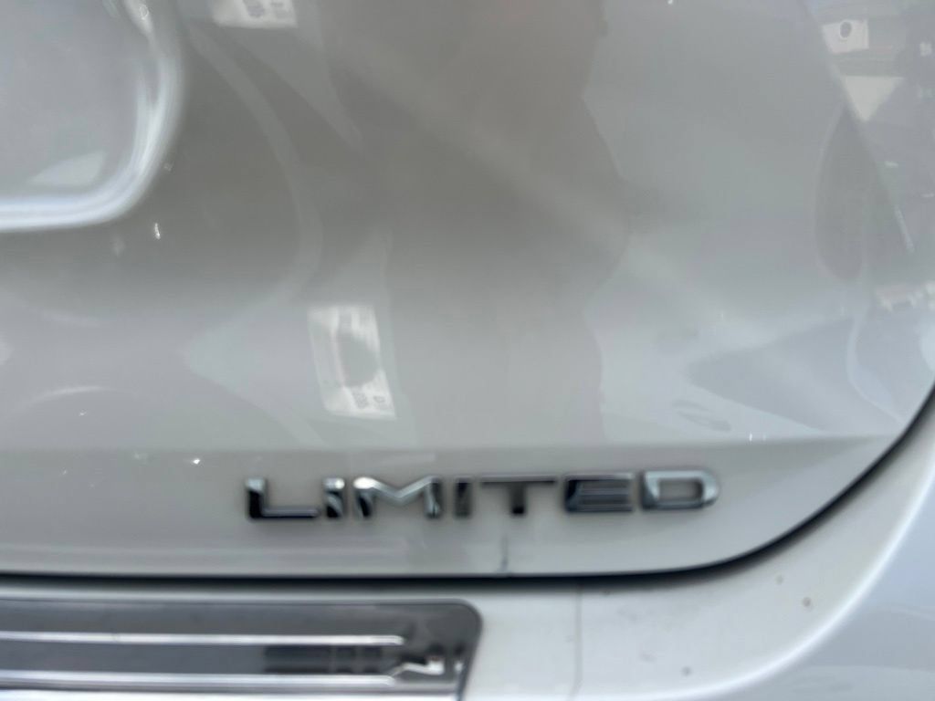 Used 2021 Toyota Highlander Limited FWD image 6
