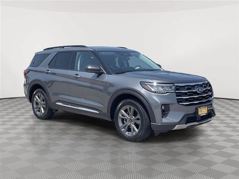 Certified 2025 Ford Explorer Active w/ Active Comfort Package AWD/4WD image 5