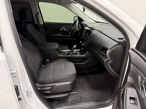 Used 2021 Chevrolet Traverse LS image 25