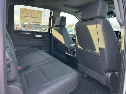 New 2026 GMC Sierra 2500 SLT w/ SLT Premium Package image 17