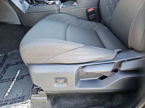 Certified 2025 Toyota Tacoma SR AWD/4WD image 17