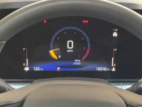 Used 2025 Chevrolet Trax LT image 40