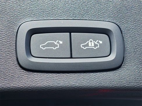 New 2026 Volvo XC40 B5 Ultra w/ Climate Package image 23