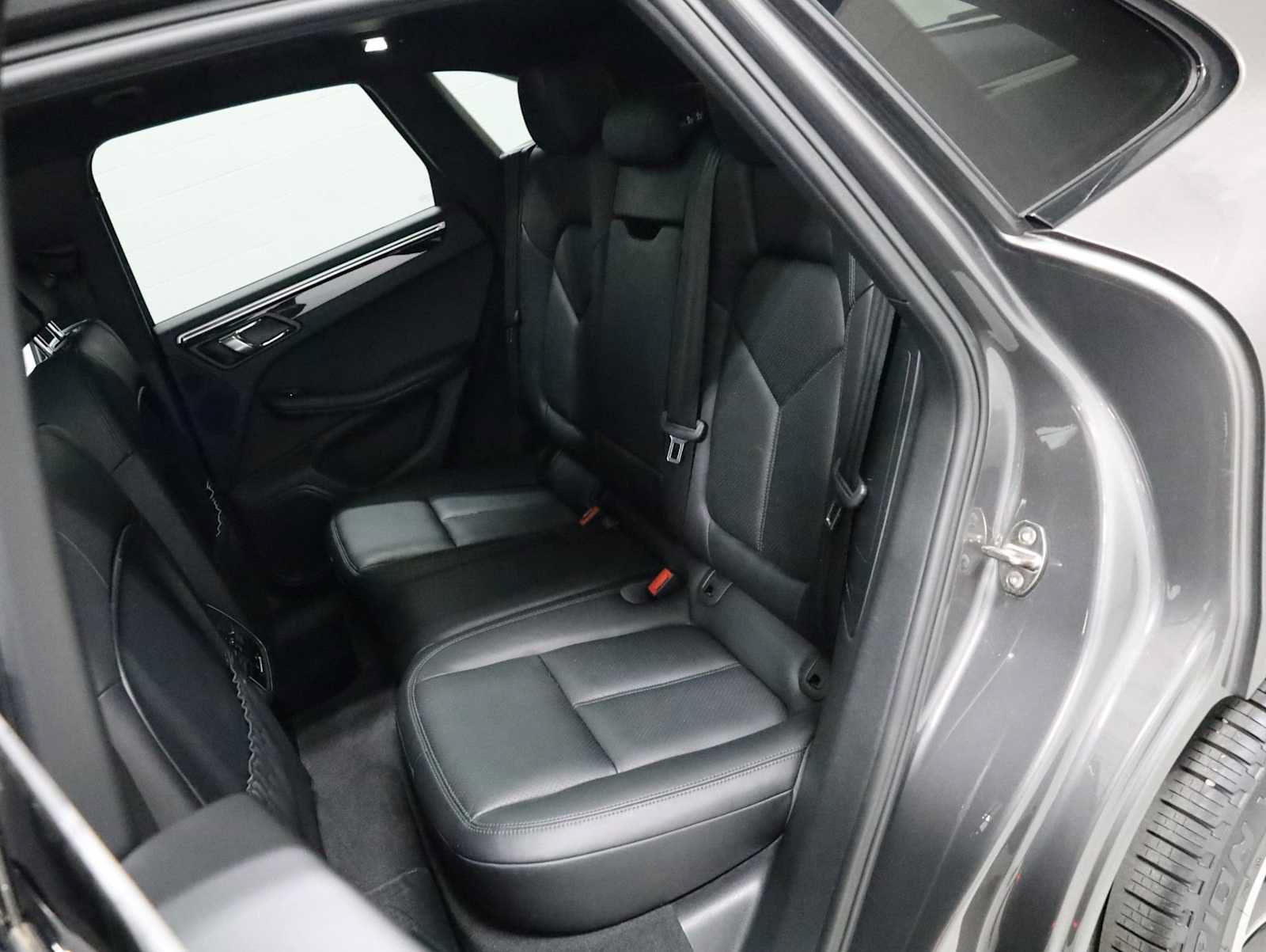 Used 2016 Porsche Macan S AWD/4WD image 36