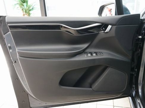 Used 2017 Tesla Model X 75D image 27