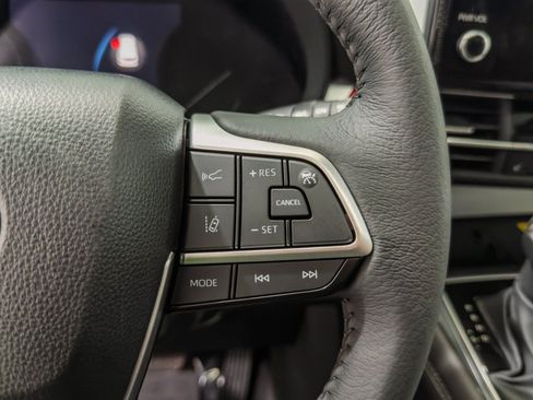 Used 2025 Toyota Sienna XLE AWD/4WD image 32