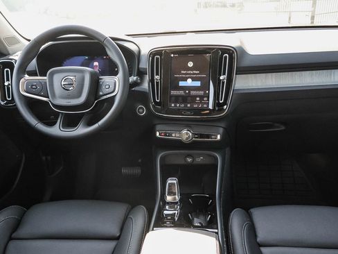 New 2026 Volvo XC40 B4 Plus w/ Climate Package image 22