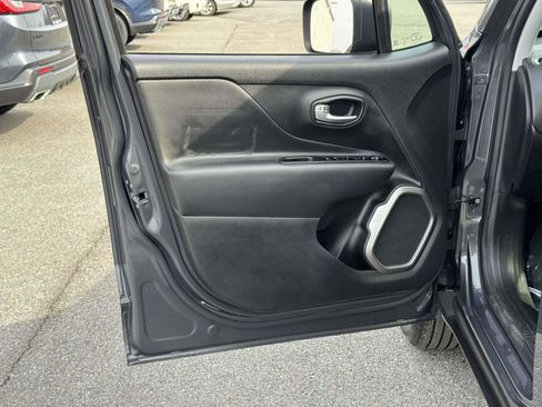 Used 2022 Jeep Renegade Latitude image 18