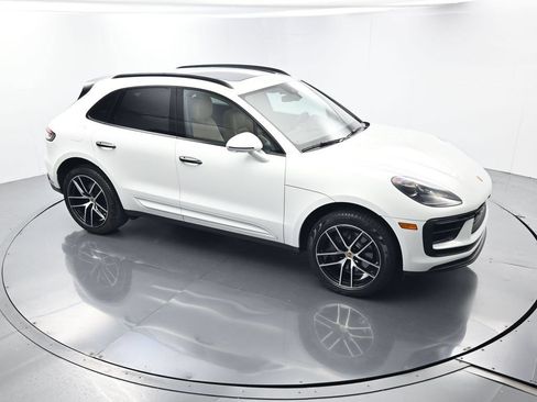 Certified 2023 Porsche Macan AWD/4WD image 40