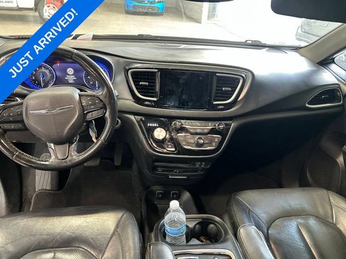 Used 2020 Chrysler Pacifica Touring-L Plus w/ S Appearance Package FWD image 5