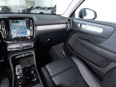 Certified 2025 Volvo XC40 B5 Ultra w/ Protection Package Premier AWD/4WD image 6