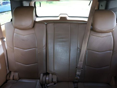 Used 2017 Cadillac Escalade ESV Platinum RWD image 26