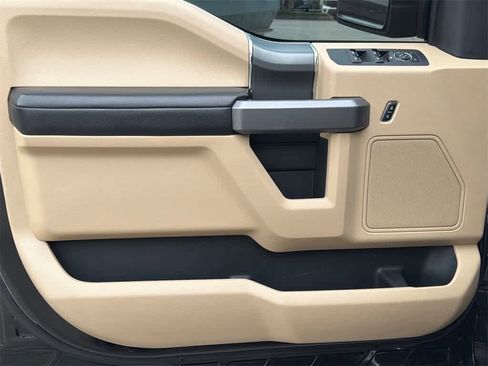 Used 2016 Ford F150 XLT w/ Equipment Group 302A Luxury image 11