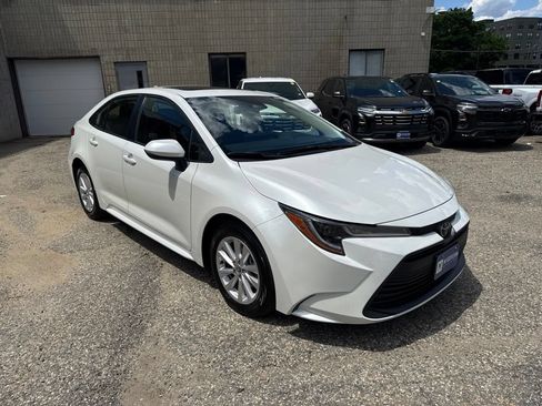 Used 2023 Toyota Corolla LE w/ LE Premium Package FWD image 8