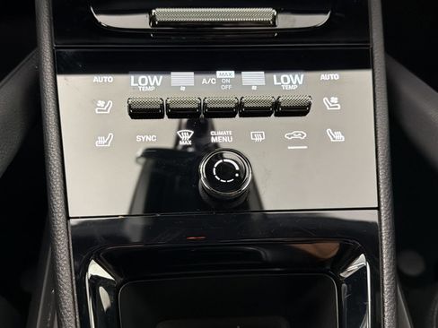 Certified 2024 Porsche Cayenne AWD/4WD image 18