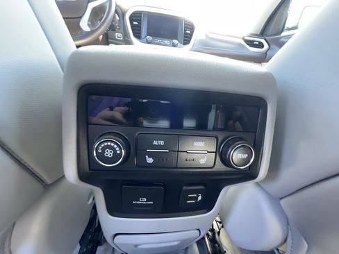 Used 2019 GMC Acadia SLT w/ LPO, Floor Liner Package FWD image 22