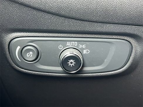 Used 2023 Chevrolet Equinox LT image 17