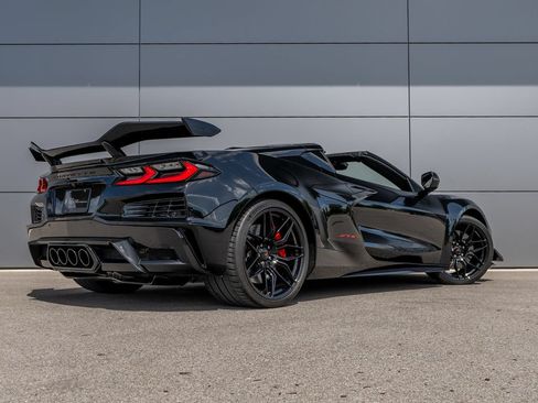 Used 2024 Chevrolet Corvette Z06 RWD image 8