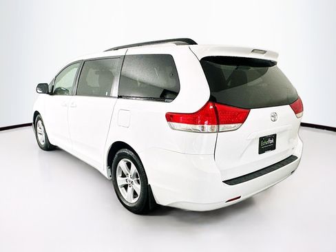 Used 2012 Toyota Sienna LE w/ Towing Pkg image 5