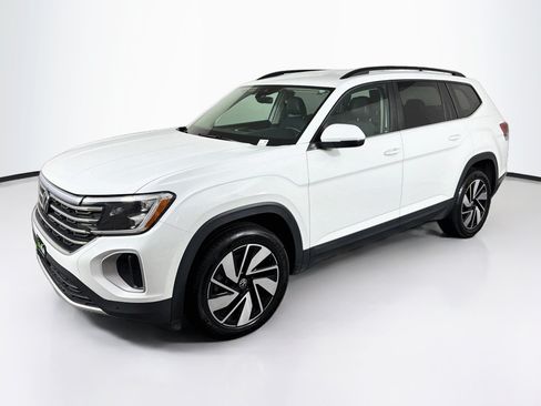Used 2024 Volkswagen Atlas SE AWD/4WD image 3