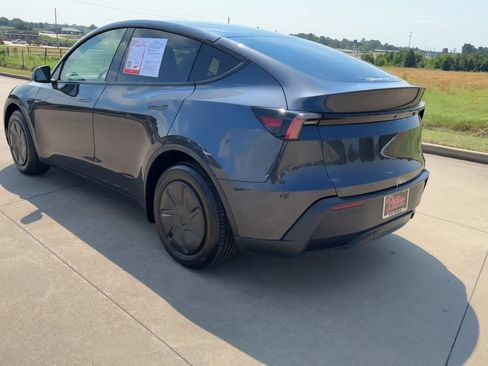Used 2026 Tesla Model Y AWD image 5