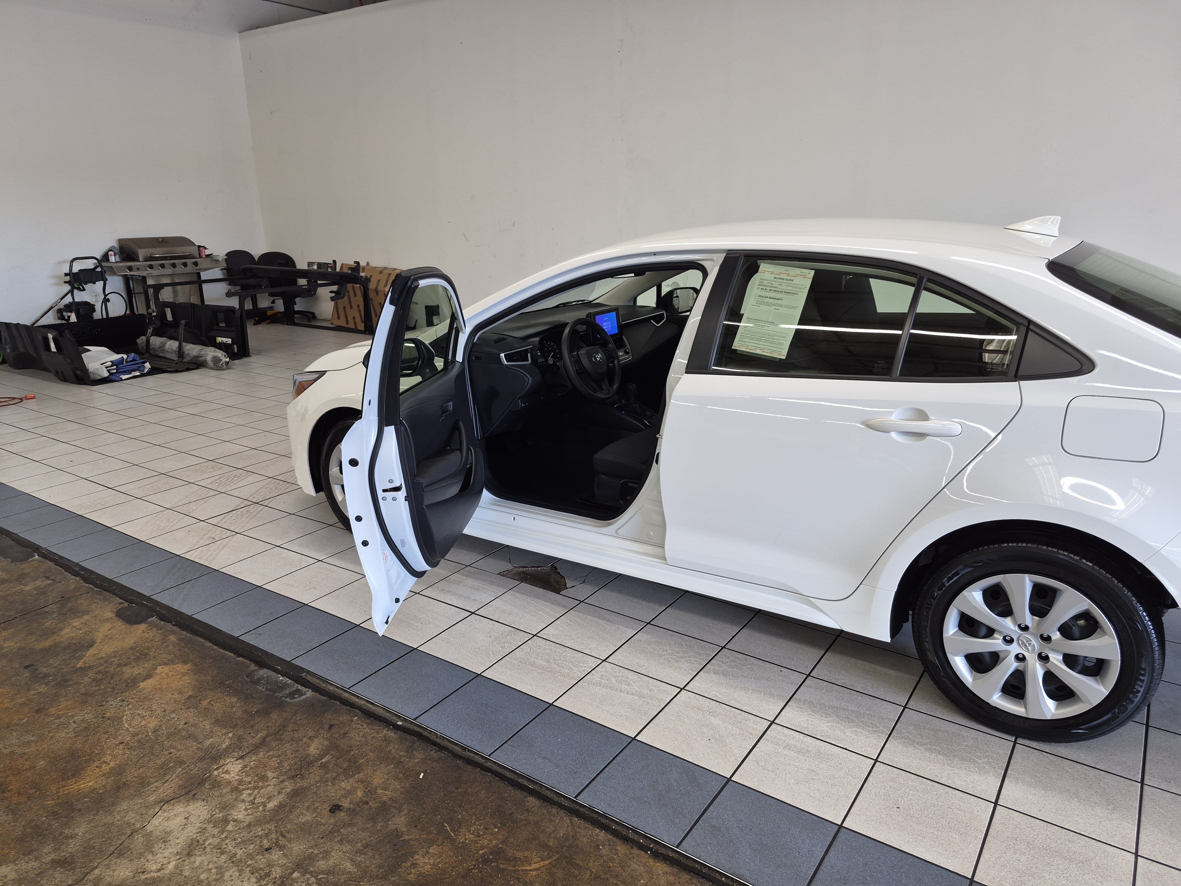 Used 2025 Toyota Corolla LE FWD image 10