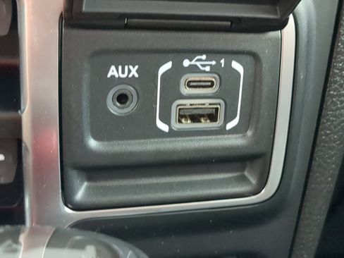 Used 2025 Jeep Wrangler Unlimited Sport AWD/4WD image 19