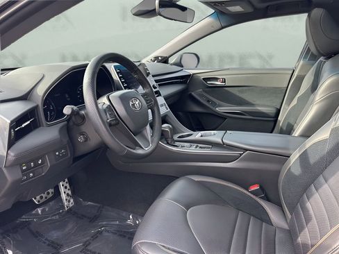 Used 2019 Toyota Avalon Touring image 9