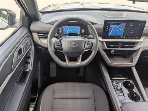 Used 2025 Ford Explorer ST-Line w/ ST-Line Street Pack AWD/4WD image 24