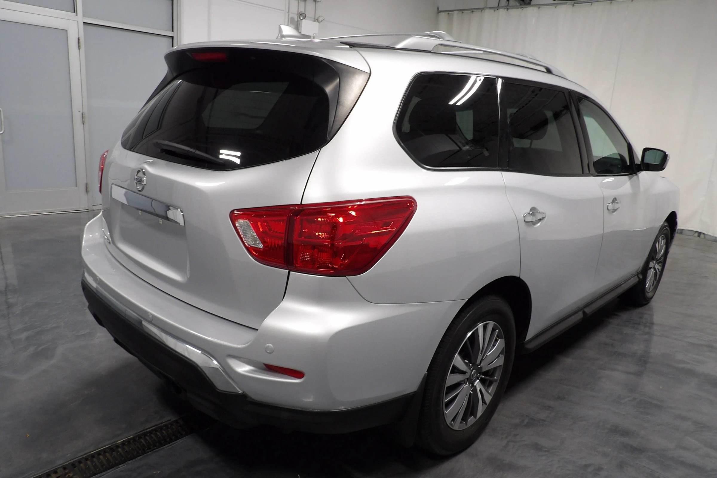 Used 2020 Nissan Pathfinder S FWD image 4