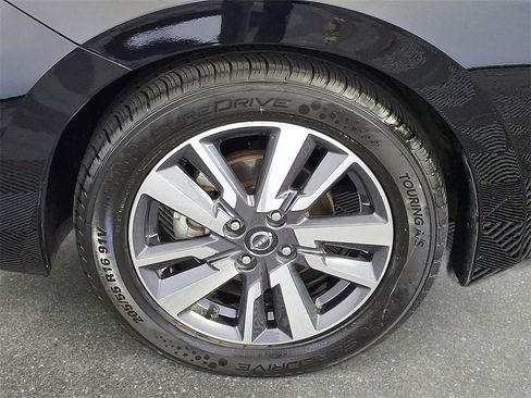 Used 2023 Nissan Versa SV image 11