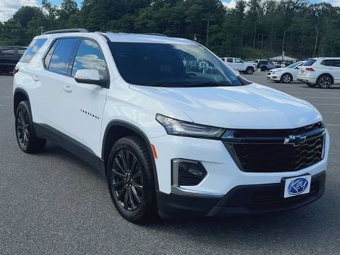 Used 2023 Chevrolet Traverse RS AWD/4WD image 2
