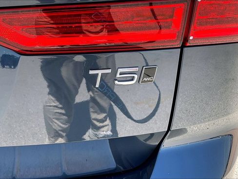 Used 2019 Volvo XC60 T5 Momentum w/ Premium Package AWD/4WD image 31